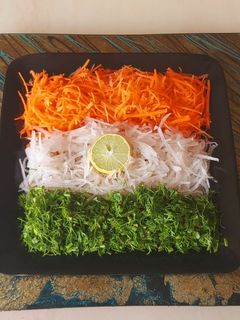 ત્રિરંગી સલાડ (Tricolor Salad Recipe In Gujarati) રેસીપી મુખ્ય ફોટો