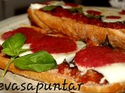 Una foto de caprese con orégano