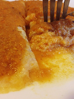 Una foto de Crepes rellenos de palitos de mar y gambas