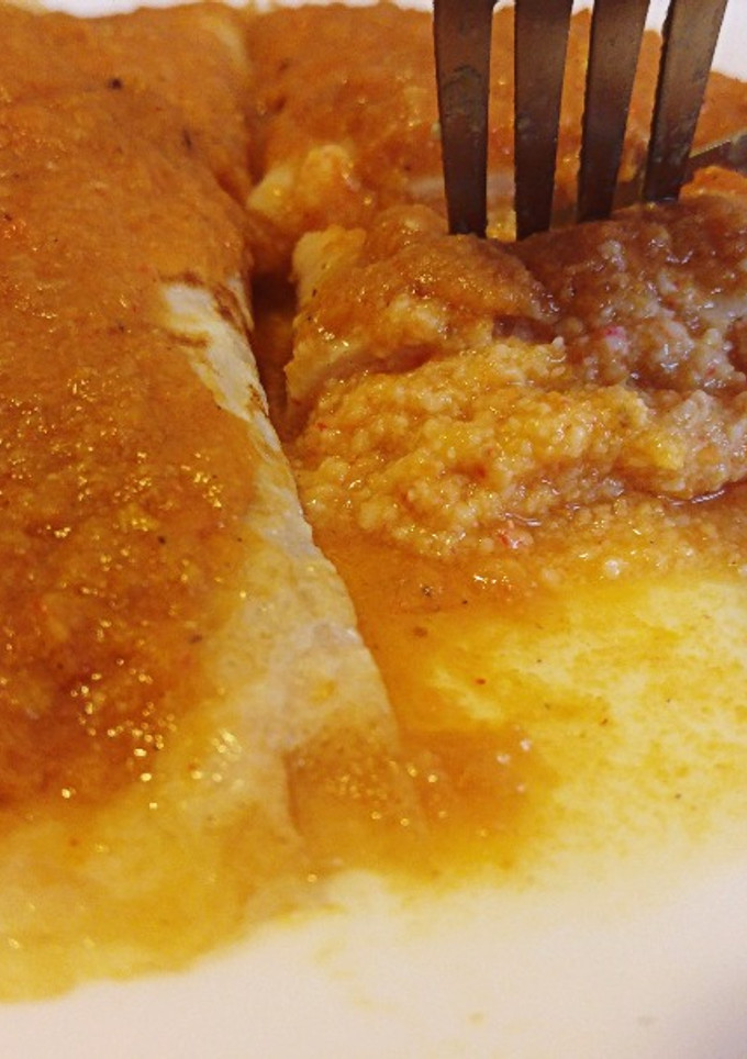 Una foto de Crepes rellenos de palitos de mar y gambas