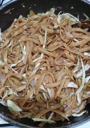 Una foto de Chow mein panda style