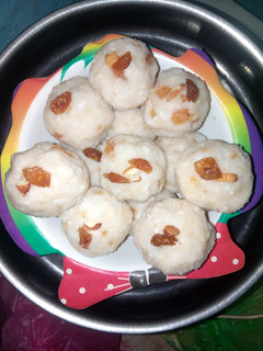 அவல் லட்டு (Aval laddu recipe in tamil) செய்முறை முக்கிய புகைப்படம்