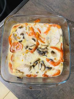 Una foto de Pavo al horno con crema de avena y champiñones