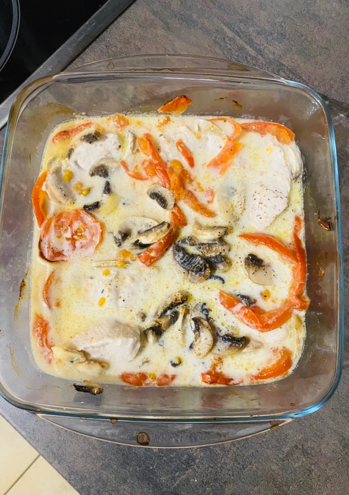 Una foto de Pavo al horno con crema de avena y champiñones