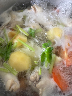 รูปของ ซุปไก่มันฝรั่ง สำหรับเด็กๆ 1 ขวบขึ้นไป (เมนูเบบี้)😃😃