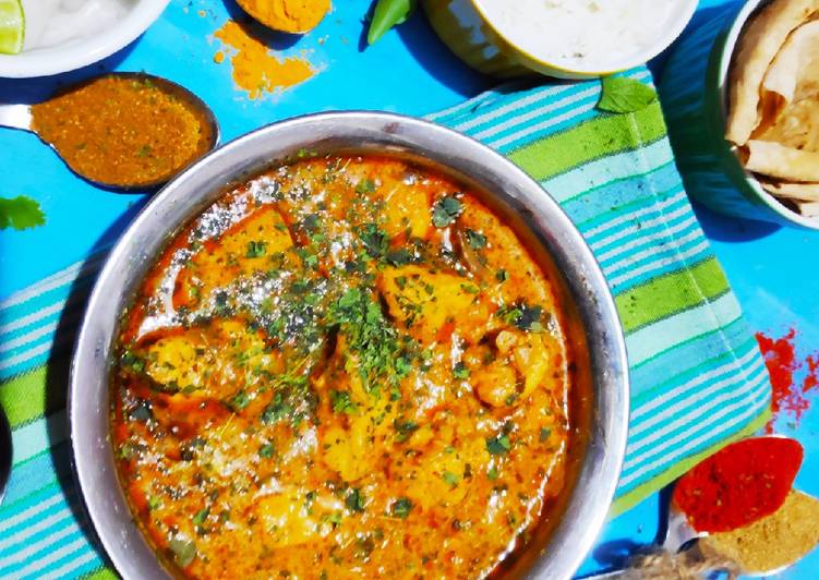 Makhmali Chicken Curry