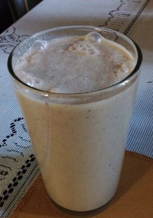 Una foto de Batido saludable de avena y frutas