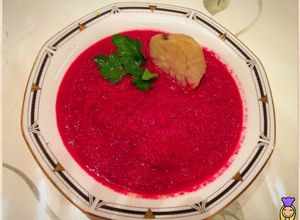 Una foto de Borsch (sopa de remolacha o sopa rusa) Mi versión