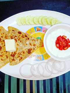 આલૂ પરાઠા(Aalu Parotha Recipe in Gujarati) રેસીપી મુખ્ય ફોટો