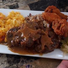 A picture of Oxtails with gravy.