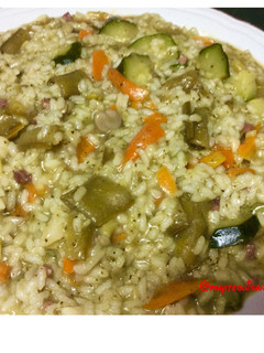 Una foto de Arroz meloso de habas, zanahoria, calabacín y brócoli