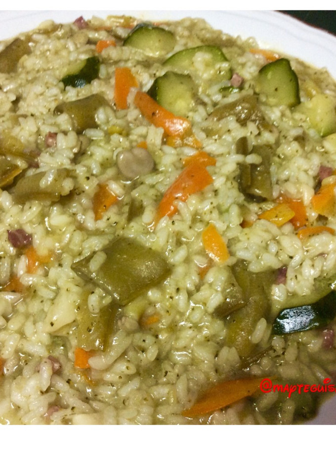 Una foto de Arroz meloso de habas, zanahoria, calabacín y brócoli