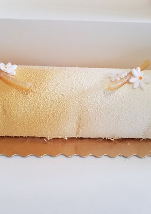 Une photo de Bûche de noël Grand Marnier insert mandarine