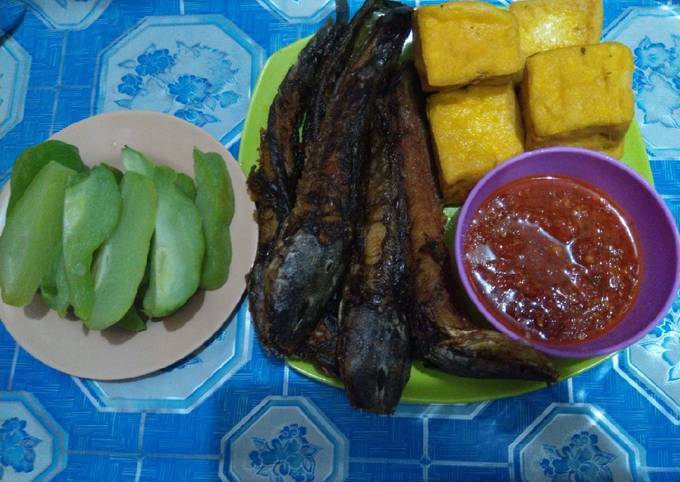 Yuk intip, Resep bikin Makan siang simpel (lele+tahu goreng)  enak
