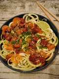 Espaguetis de calabacín con tempeh y calabaza