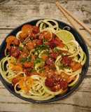 Espaguetis de calabacín con tempeh y calabaza