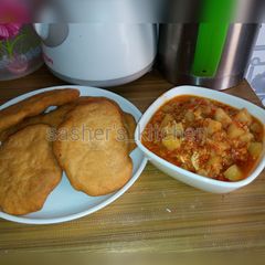 A picture of Fateera with potato and egg source.