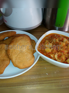 A picture of Fateera with potato and egg source.
