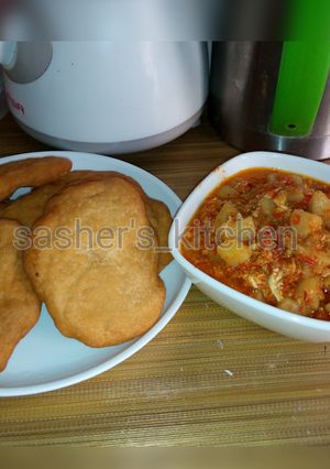 A picture of Fateera with potato and egg source.