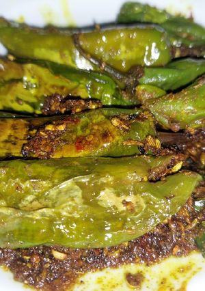 A picture of Masala bhari mirch.