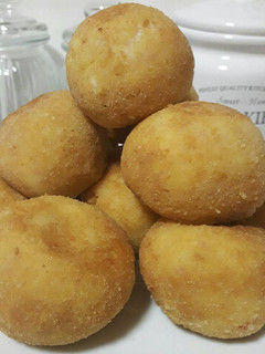 Una foto de Croquetas de arroz, lomito y muzzarella