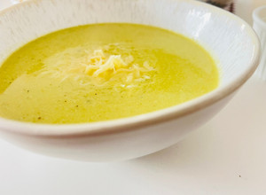 Zöldspárgakrémleves recept fotója
