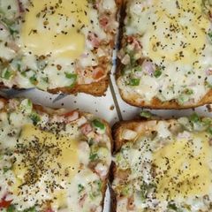 A picture of Cheesy Bread.
