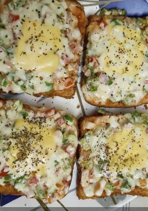 A picture of Cheesy Bread.