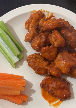 Una foto de Boneless de Pollo en Salsa Picosa Estilo Búfalo