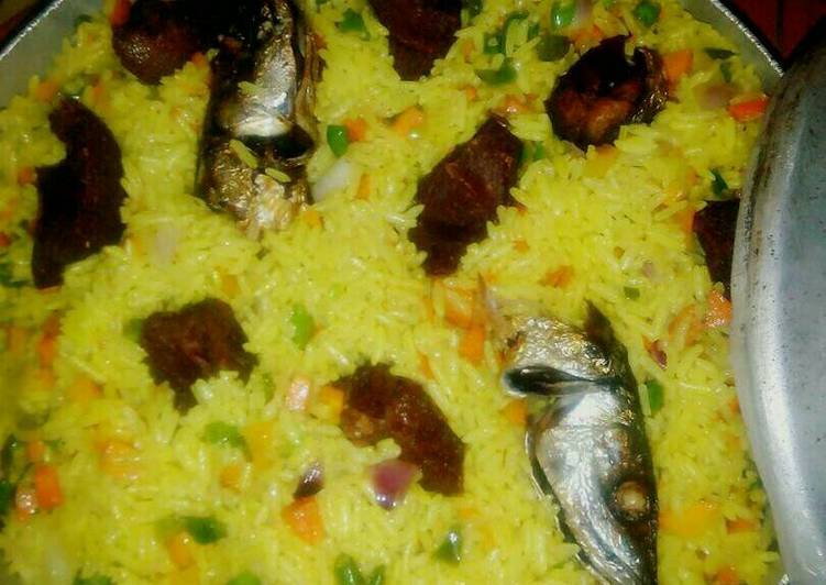 Fried rice with beef and fish