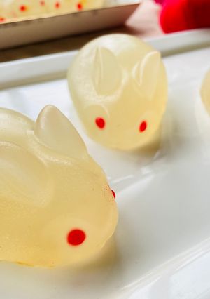 A picture of Crystal Bunny Yuzu Mooncake (金柚玉兔月餅).