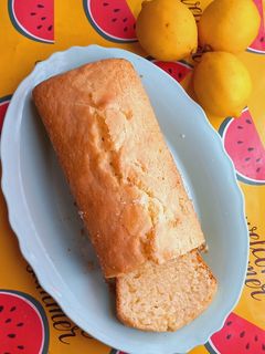 Una foto de Budín de Limón🍋 y Yogurt🍶~