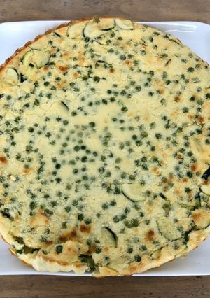 Une photo de Quiche sans pâte aux petits pois, chèvre et courgettes