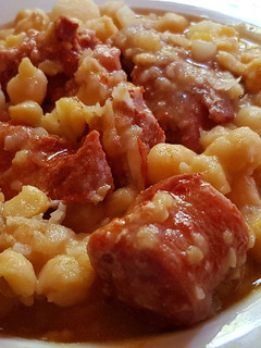 Una foto de Cocido de Garbanzos con Botillo