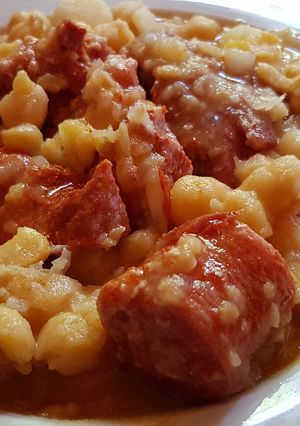 Una foto de Cocido de Garbanzos con Botillo