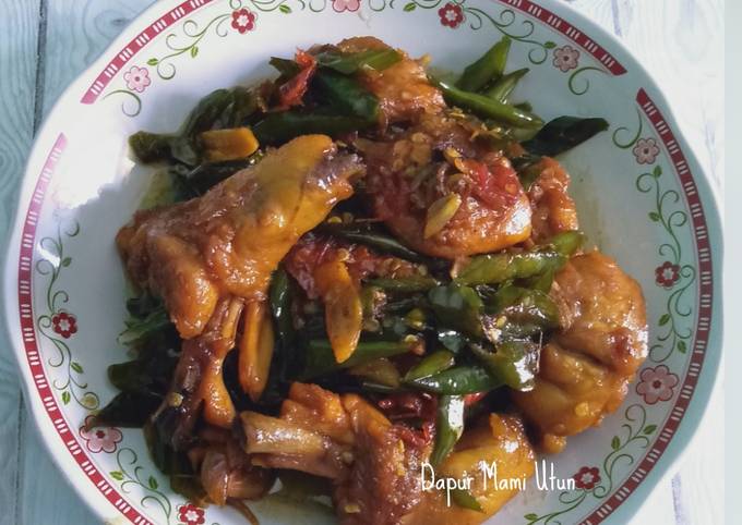 Resep Tumis Ayam Cabai Hijau, Enak
