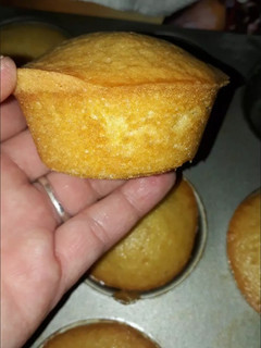 Una foto de Muffins de vainilla y mandarina !!🍊🥞🥧