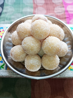 A picture of Fresh Coconut Laddoo. (Basant Panchmi Special).