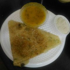 A picture of Onion Rava Dosa (from leftover rice).