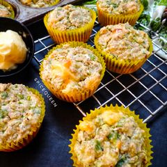 A picture of Broccoli Cheese Muffins.