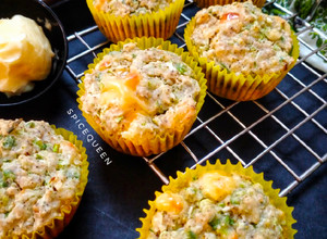 A picture of Broccoli Cheese Muffins.