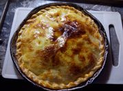 Una foto de tapa de tarta pascualina