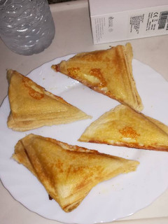 Una foto de Sándwich de bacon y queso