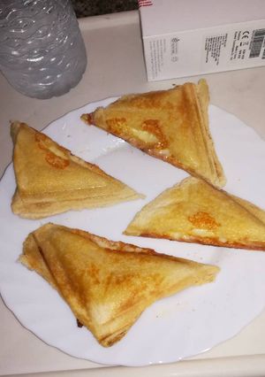 Una foto de Sándwich de bacon y queso