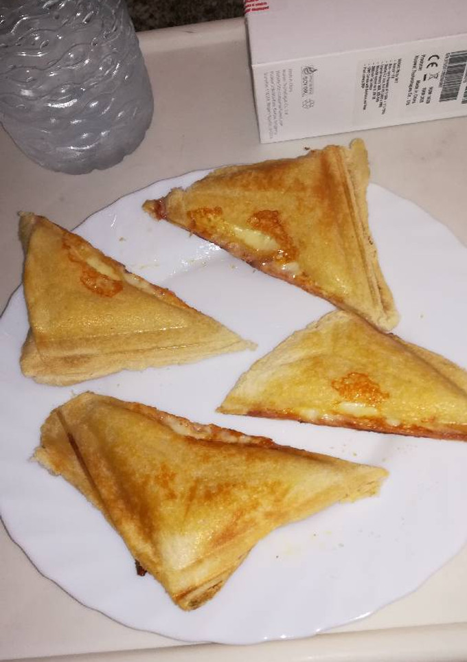 Una foto de Sándwich de bacon y queso