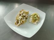 Una foto de cilantro chile poblano