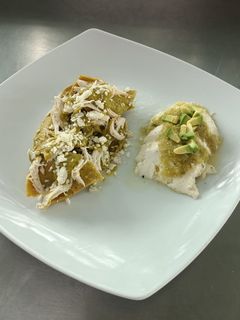 Una foto de Chilaquiles con salsa de Chile Poblano