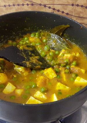 A picture of Matar paneer.