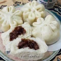 A picture of Bakpao Isi Ayam Kecap.