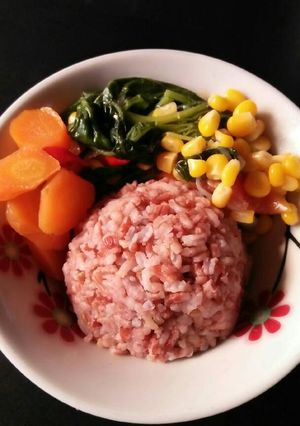 Foto resep Nasi merah bertoping.😀